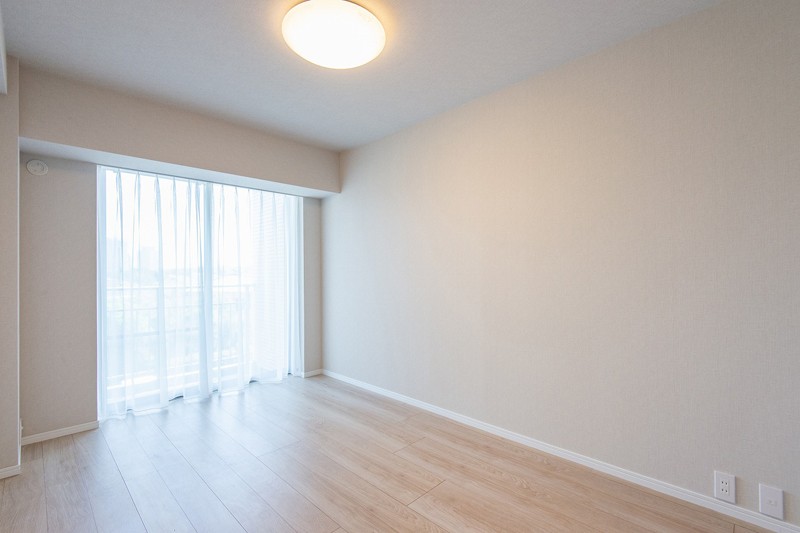 洋室1（約6.5帖）はデッドスペースがなく家具配置のしやすいお部屋です。