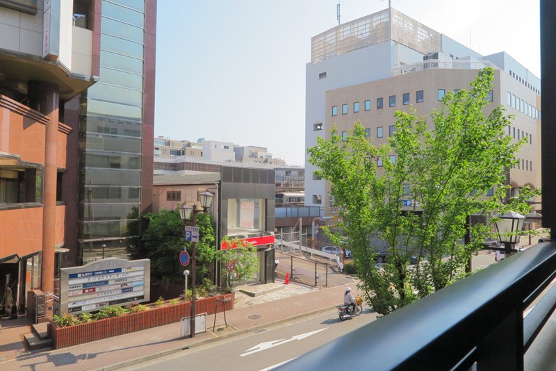 JR芦屋駅前の美しい街並みを眺めることができます。JR芦屋は特急停車駅なので通勤やお出かけも便利です。