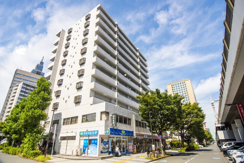 暮らしの拠点としての居住性が高まる「川崎」駅徒歩5分の好立地！駅周辺を中心に多彩な大型複合商業施設が建ち並びます。