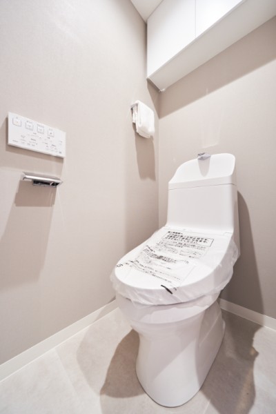 TOTO製洗浄便座付きトイレを設置しました。お掃除の手間を減らしてくれる機能が充実したトイレです。