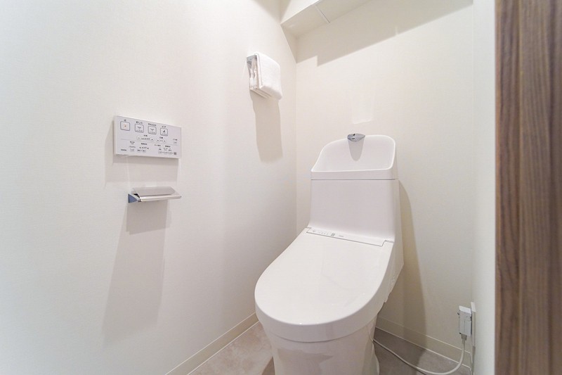 TOTO製洗浄便座付きトイレを設置しました。お掃除の手間を減らしてくれる機能が充実したトイレです。