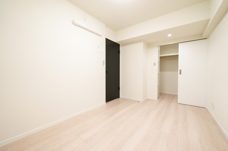 洋室2は廊下からアクセスする独立したお部屋。プライベートな時間を過ごせるゆとりの空間です。