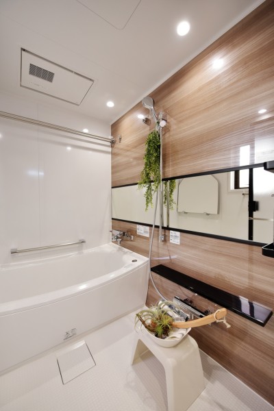 浴室暖房乾燥機付の浴室も新規交換済みです。魔法びん浴槽を採用し、お湯も冷めにくく経済的です。窓もありますので、しっかり換気もでき清潔に保てます。