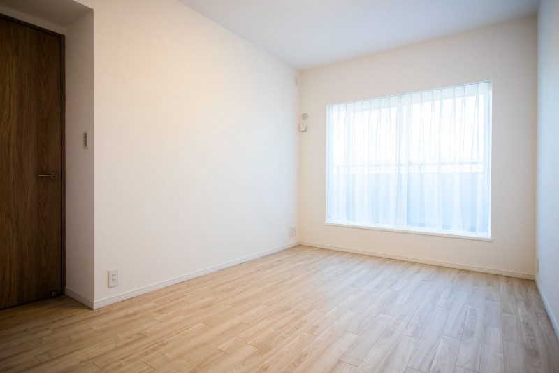 洋室1（約6.4帖）はデッドスペースがなく家具配置のしやすいお部屋です。