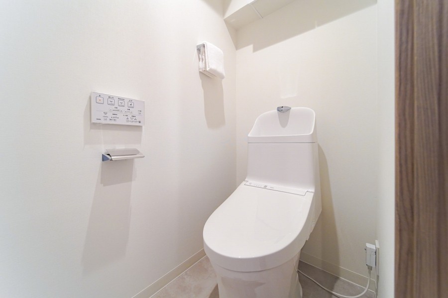 TOTO製洗浄便座付きトイレを設置しました。優れた節水効果や汚れが付きにくい便座など、ほしかった機能が揃ったウォシュレット一体型トイレです。