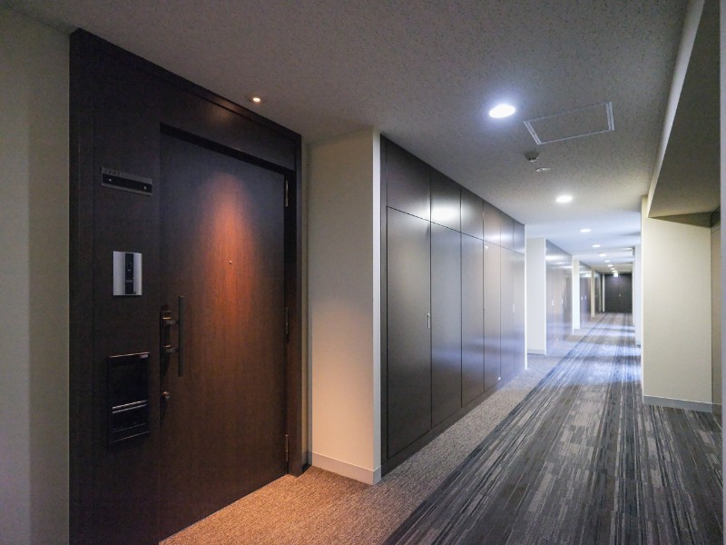ホテルライクな内廊下設計です。外部からの視線の心配がなくプライバシー性も安心です。