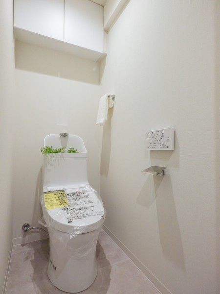 レストルームは落ち着きと安らぎを感じていただけるシンプルな空間です。毎日使う場所だからこそ、優れた機能を搭載したトイレを新規設置しました。