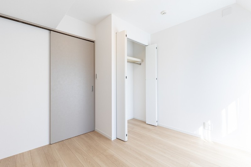洋室2はスライドドアのため、扉付近の家具も配置しやすいお部屋になっています。