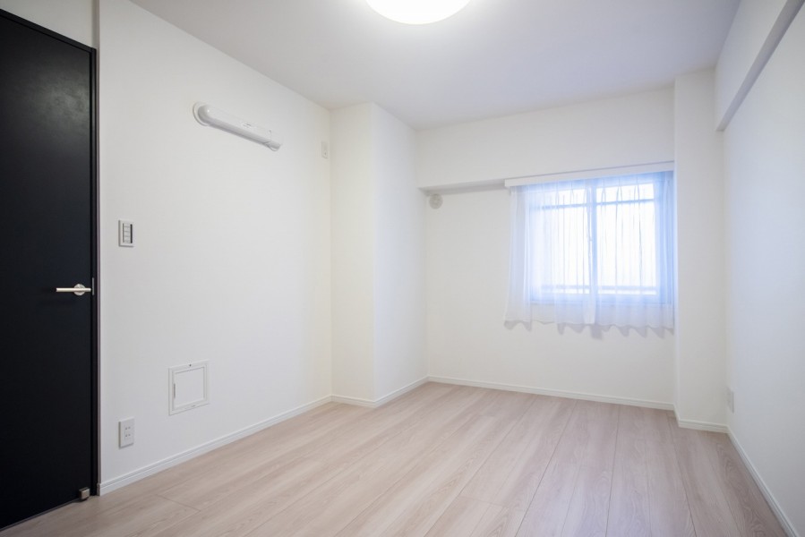 洋室1(約6.0帖)は廊下からアクセスするプライベートルーム。クローゼットがあるので、居室部分を余すことなく使えます。