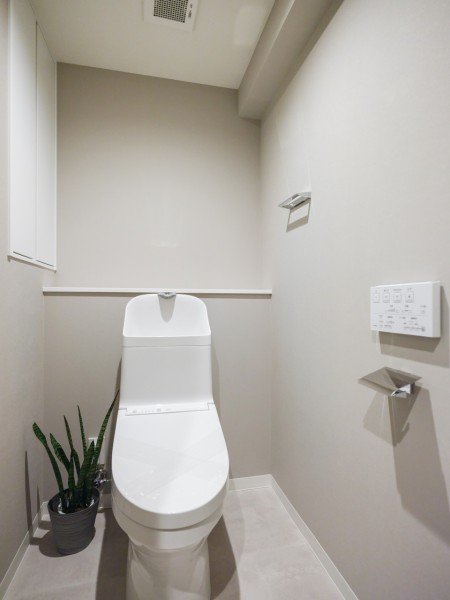 優れた節水効果や汚れが付きにくい便座など、ほしかった機能が揃ったウォシュレット一体型トイレです。