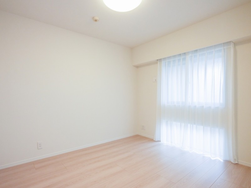 洋室1(約6.0帖)はデッドスペースがなく家具配置のしやすいお部屋です。