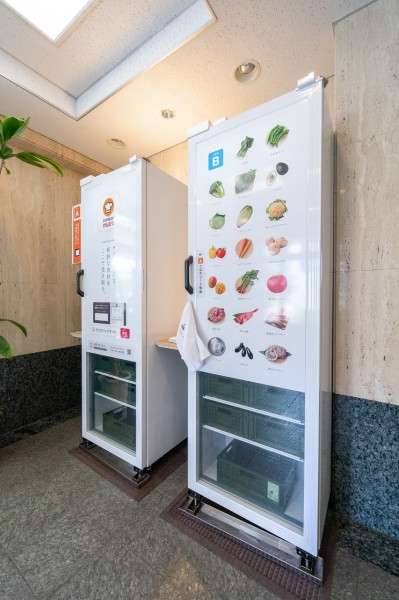 共用部には食材の自動販売機が設置されています。