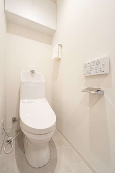 TOTO製ウォシュレット一体型のトイレは、お掃除の手助けをしてくれる便利機能が搭載されています。