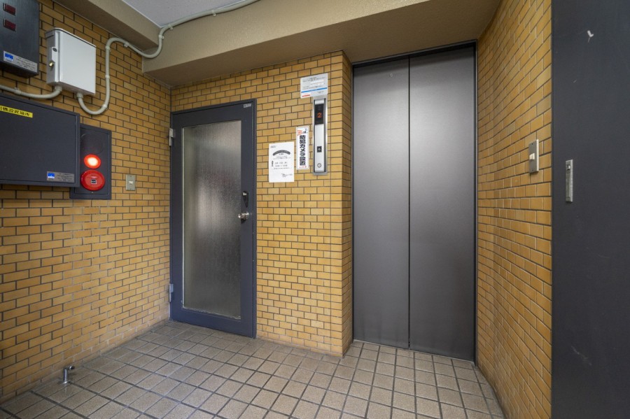 マンション共用部にはエレベーターを完備しているので、マンション内の移動も快適です。