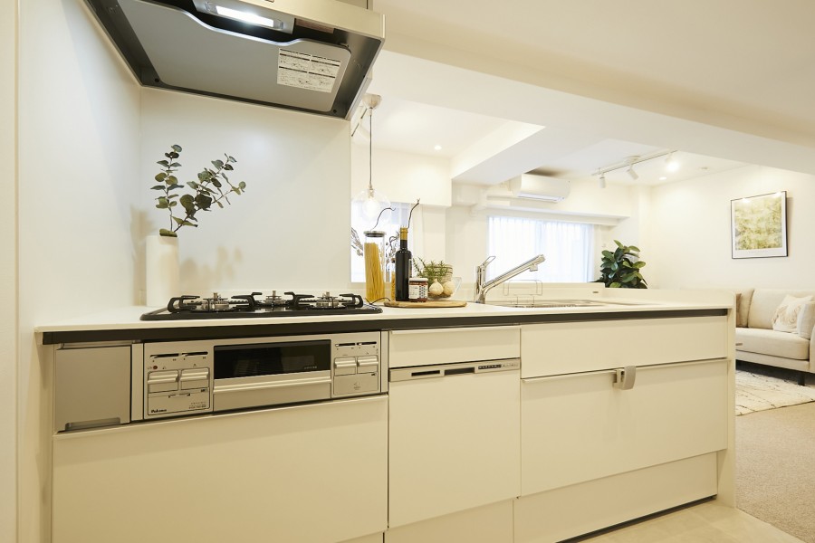 LIXIL製システムキッチンを新規設置しました。家事時短にうれしい食器洗浄乾燥機を備え付けました。