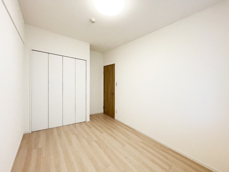 洋室1は大容量のクローゼット付きで居室部分を広々とお使いいただけます。主寝室にぴったりな住空間です。