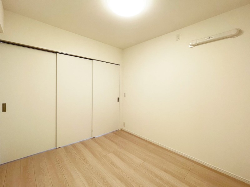 洋室3はリビング横のお部屋です。引き戸の開閉で拡張リビングとしても、プライベート空間としてもお使いいただけます。