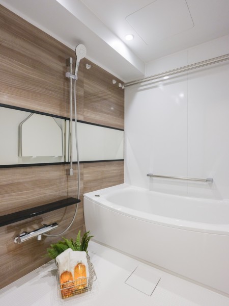 1418サイズでゆったりとおくつろぎいただけるバスルームです。美しいカーブと全身を包み込むような入浴感が特長の浴槽です。
