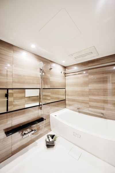 浴室は1620サイズでゆったりとしており、日々の疲れものんびりと癒して頂ける浴室です。TOTO製ユニットバス採用で、汚れがつきにくい素材を使用しており、お手入れも楽々です。