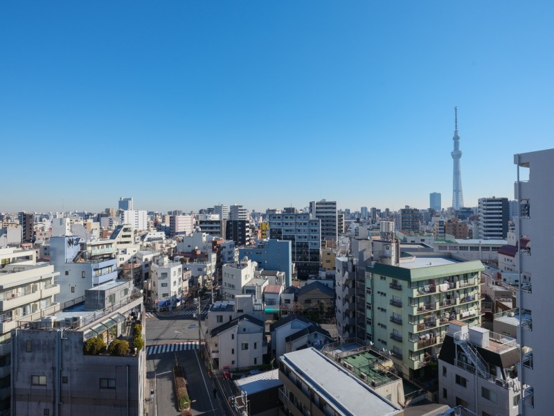 「東京スカイツリー」をご覧いただける開放的な眺望です。広がる青空のもとで大きく深呼吸をすれば、毎日を穏やかな気持ちでスタートできそうです。