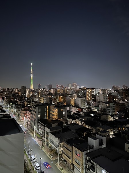 バルコニーからは東京スカイツリーも一望できます！キラキラ輝く夜の姿が毎日の楽しみになりそうです。デジタルには語りきれない感覚を研ぎ澄ませる安らぎある住環境です。