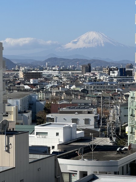 お天気の良い日には、青空のもと、富士山を望むことができるので、ほっと一息つけそうです。