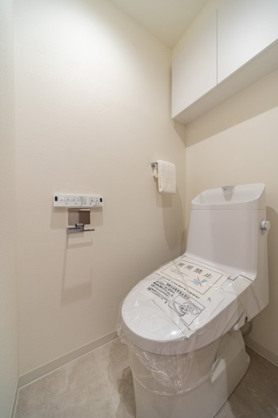 LIXIL製洗浄便座付トイレを新規設置。毎日使う場所だからこそ、清潔に保ちたいですね。