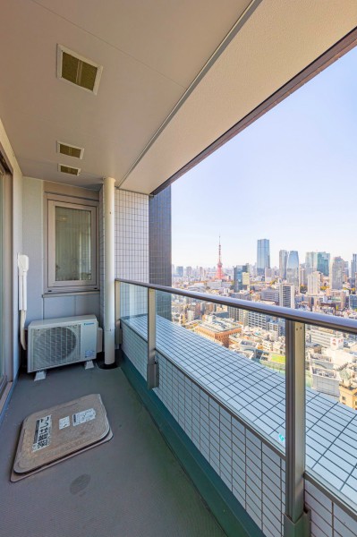 37階部分の開放的なバルコニーです。目線の先には東京タワーを望む、つい自慢したくなるお気に入りの空間になりそうです。