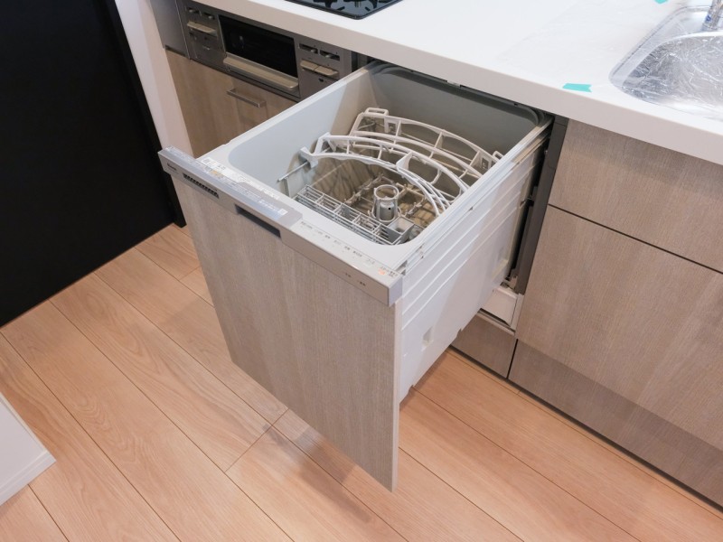 ◆食器洗浄乾燥機◆家事の時間を短縮できる優れもの。さらに節水・節約を同時に行うことができるので、大変人気があり重宝します。