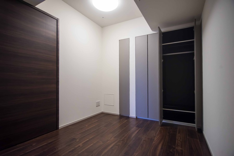 洋室2は、凹凸が少なく家具の配置がしやすい空間です。閉塞感を感じず居心地の良いお部屋です。