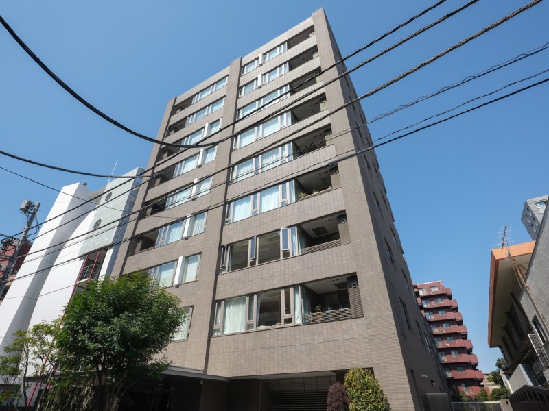 千代田区六番町に佇む、平成20年築、総戸数85戸のハイグレードなマンションです。名門公立校の番町小学校が学区域です。令和3年に共用部大規模修繕工事も行っています