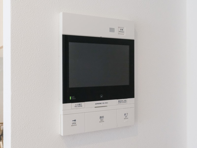 ◆TVモニター付インターホン◆訪ねてきた相手をモニター越しに確認でき、防犯対策に役立ちます。インターホン越しに話をすることが可能です。