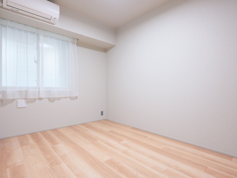 約5.9帖の洋室2です。穏やかな時間が流れ、心地よい時間を感じ明日への活力を養うことができる居心地の良いお部屋です。