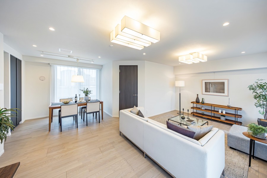 お部屋は間取りから一新し、価値の向上を目指しました。給水管・給湯管に至るまで新規フルリノベーション済みなので快適にお住まいいただけます。