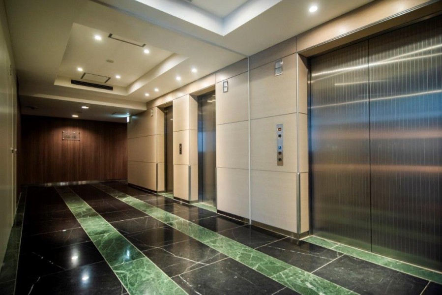 ◆エレベータ複数基◆共用部にはエレベーターが複数基完備されているので、マンション内の移動も快適です。共用部は清潔に保たれ、住まう方が気持ち良く暮らせるよう管理が行き届いています。