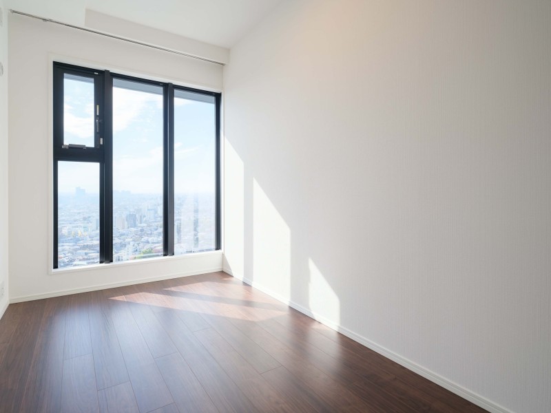 洋室2は廊下からアクセスするプライベートルーム。クローゼットがあるので、居室部分を余すことなく使えるよう、住まう人を思った工夫が施されたお部屋です。