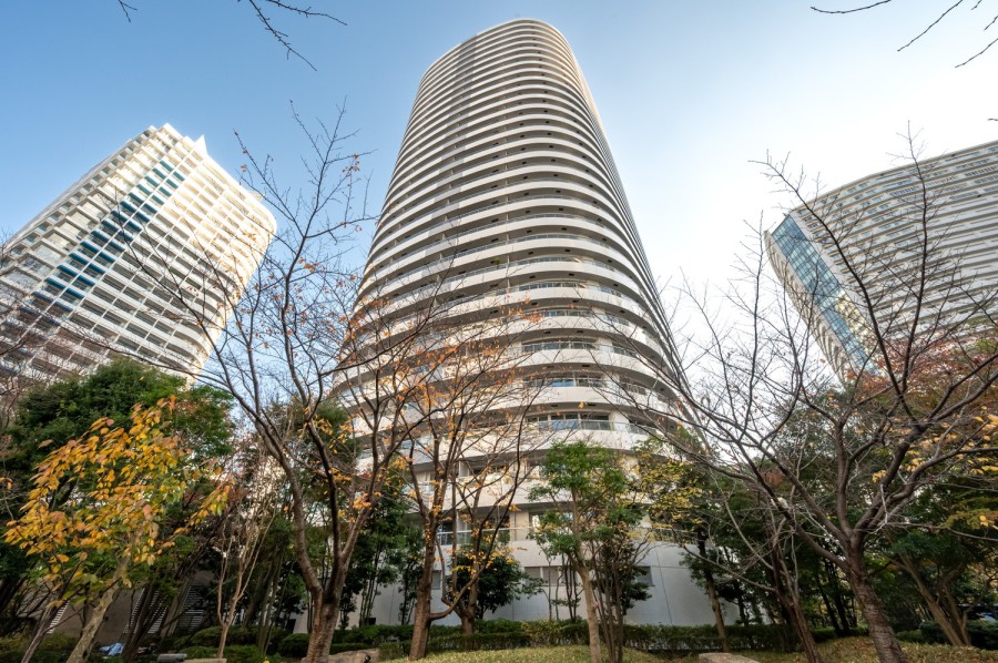 三菱地所(株)旧分譲の免震タワーレジデンスになります。みなとみらい駅まで徒歩2分の立地にあり、利便性良好となっております。2023年に大規模修繕工事実施済みです。