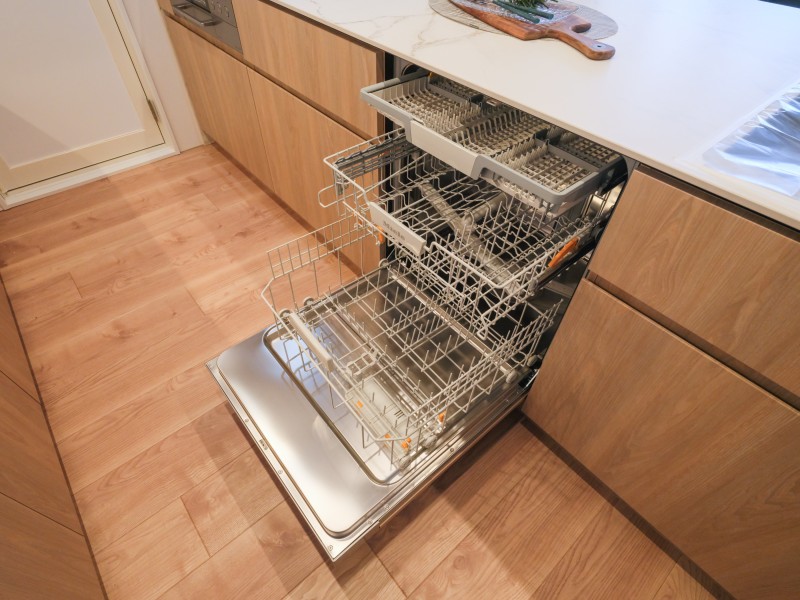 ◆食器洗浄機◆家事の時間を短縮できる優れもの。さらに節水・節約を同時に行うことができるので、人気があり重宝します。