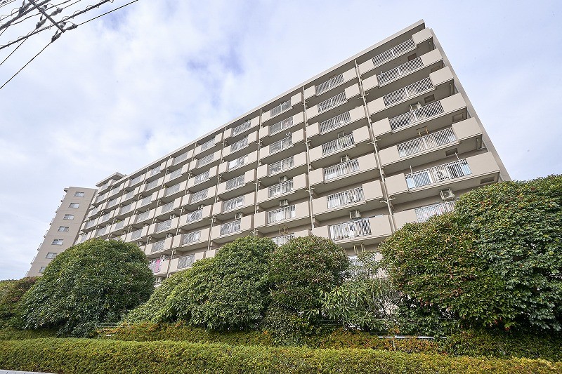 大成建設(株)施工の総戸数が404戸のビックコミュニティーです。2匹までペット飼育可能(細則有)なマンションとなっております。