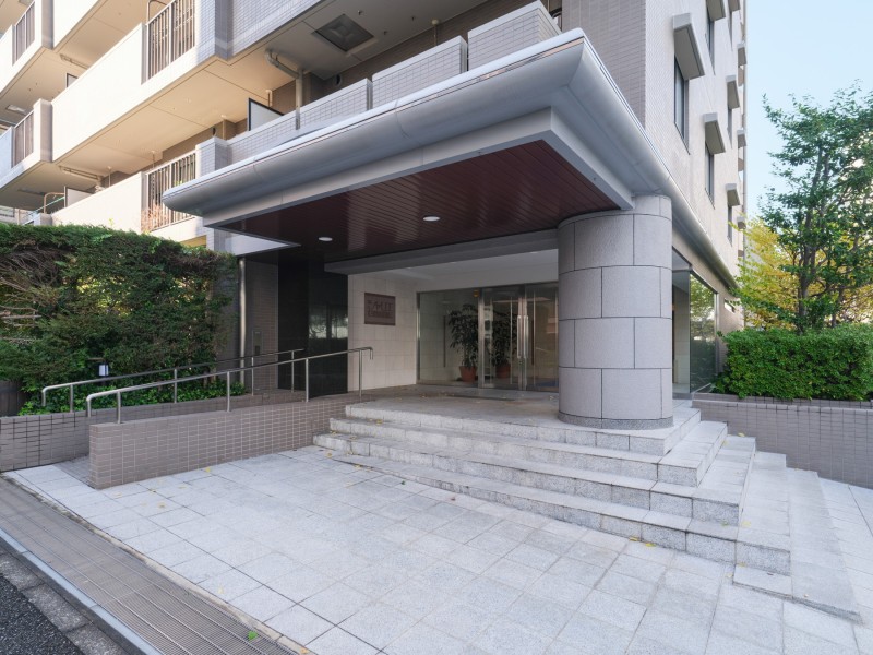 ◆オートロック◆居住者以外の侵入を拒み、不審者や不要なセールスを撃退することができます。安心感を得られるのも大きなポイントです。