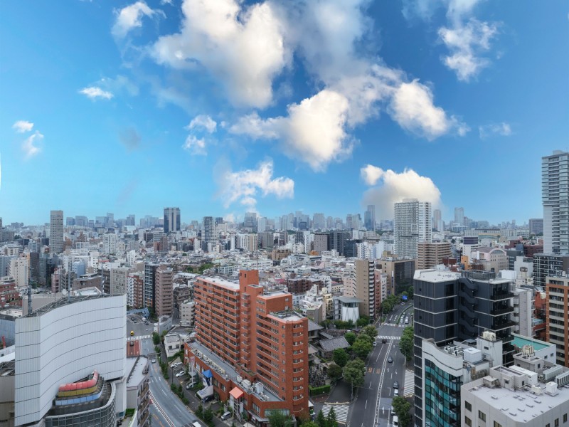 お部屋から都心のパノラマビューを堪能できます。忙しない日々の喧騒を忘れさせ、心安らぐ伸びやかな時間を叶える住まいです。