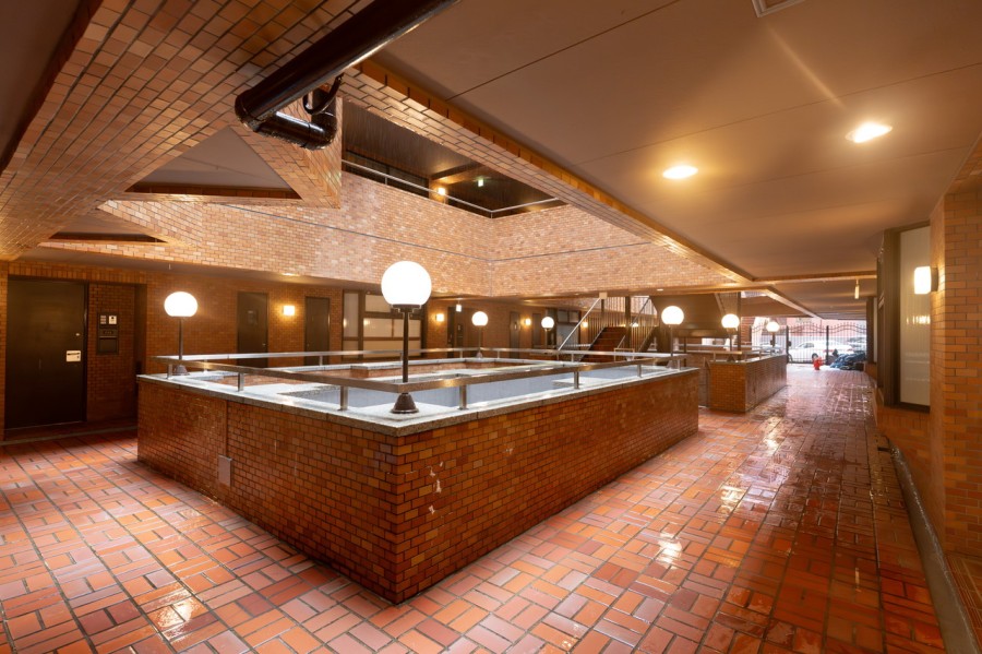 洗練された共用部が安らぎに満ちた住まいへ誘います。忙しない都心で躍動し帰るあなたのほっとする住まいになりそうです。