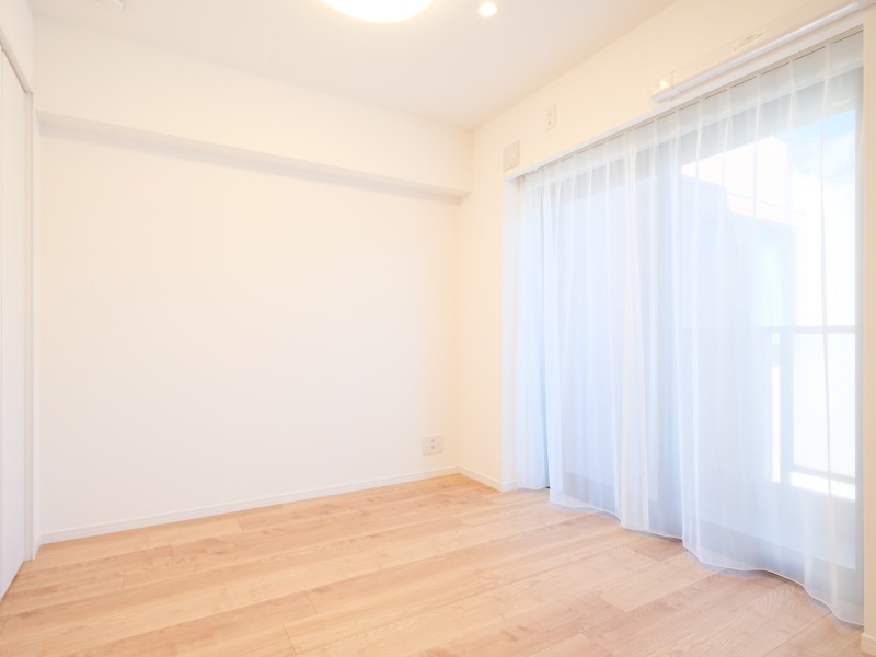 洋室3は約4.5帖の広さがあります。バルコニーに面した明るいお部屋で、穏やかな時間が流れます。