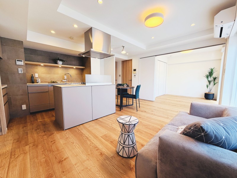 ワイドスパン設計のため、大きな窓からの陽光をめいっぱいに取り込める住まいです。洋室3と繋げて広々とした空間を楽しむも良し◎大切な日常を豊かに、より快適に彩る居住空間が広がります。