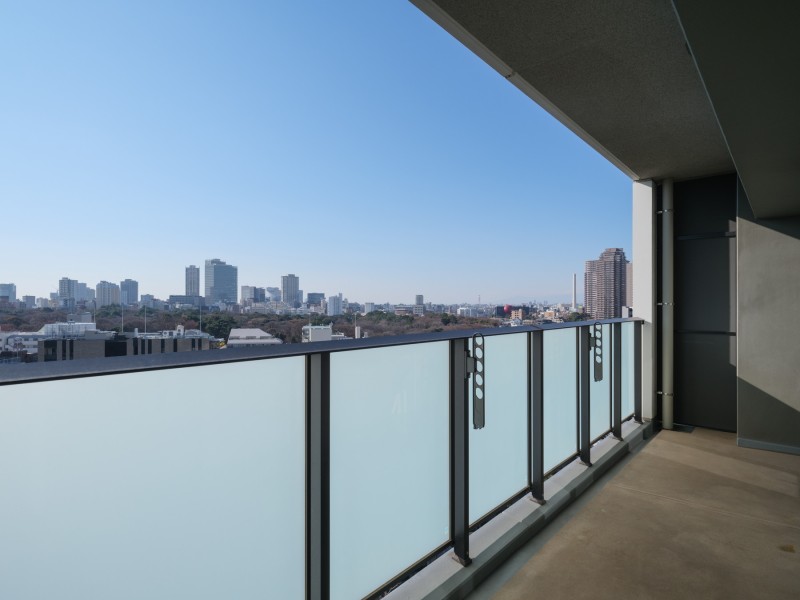 心がほっとするような光と心地よい風を感じ、日々をアップデートできそうなバルコニーです。広がる青空を眺めてほっと一息、リフレッシュスペースにどうぞ!