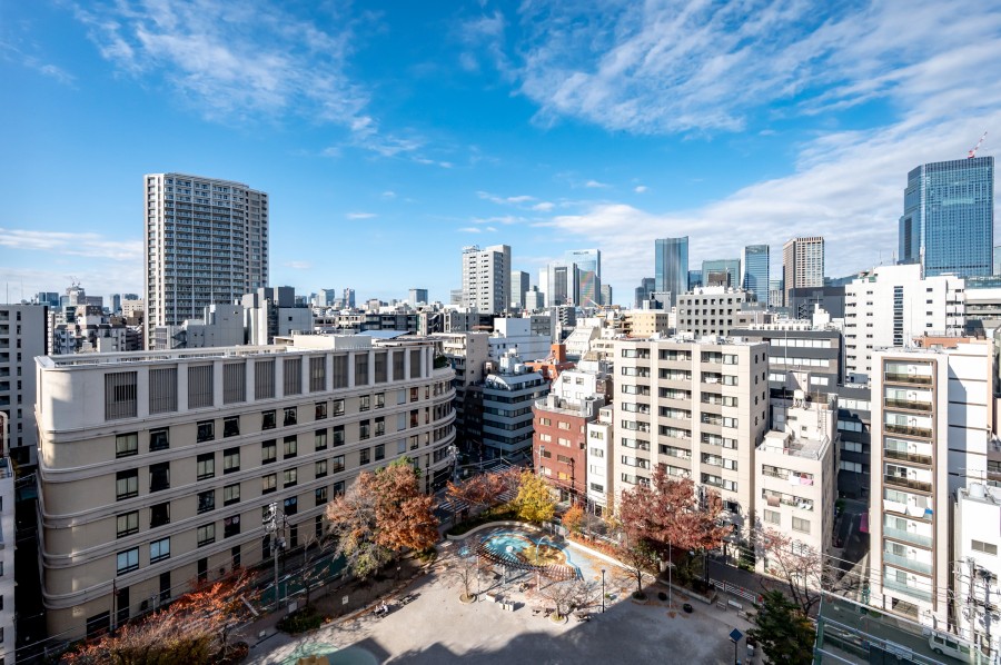 12階からの開放感溢れる眺望をお楽しみいただける住まいです。空へと繋がるスマートなビル群や、越前堀児童公園の景色を望みながら、ほっとひと息つける豊かな暮らしが叶います。