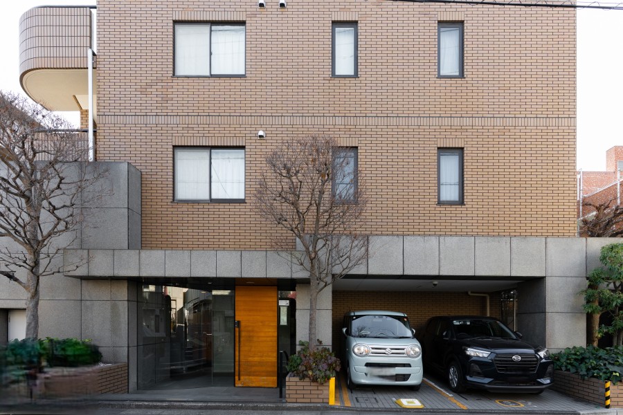 オートロック完備の三菱建設(株)旧分譲マンションです。4駅4路線が利用でき、休日のお出かけや通勤通学にも便利な立地です。楽器演奏可(細則有)