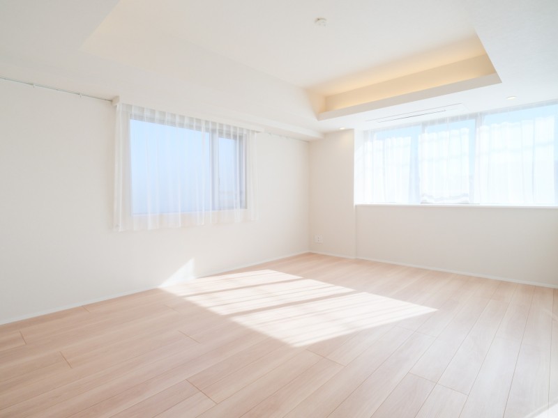 リビングには床暖房が敷設されており、寒い季節でも足元の冷えを気にせず、ご家族やご友人と快適に団らんの時間をお過ごしいただけます。