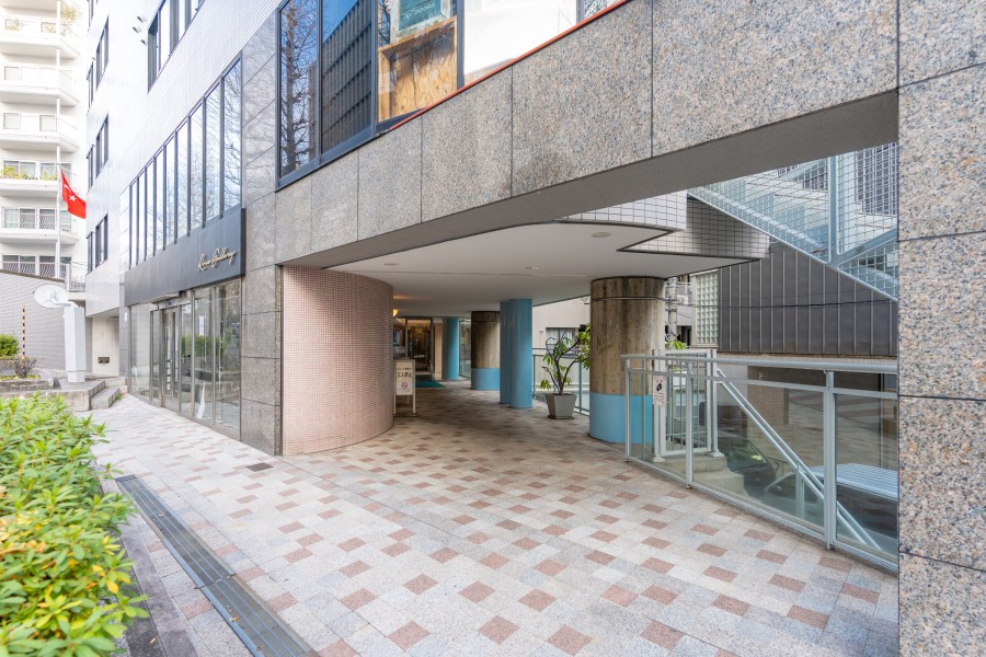 共用部は2024年大規模修繕工事を実施。管理体制良好のマンションです。専用分譲トランクルーム付きなのも嬉しいポイントです。