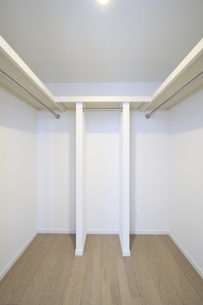 洋室1には頼もしい収納力を持つウォークインクローゼットを備え付けました。居室部分を広々とお使いいただけます。